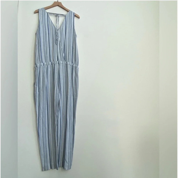 Cloth & Stone Striped Tie Back Rayon Linen Blue romper
Jumpsuit pants Size Large - Picture 15 of 15